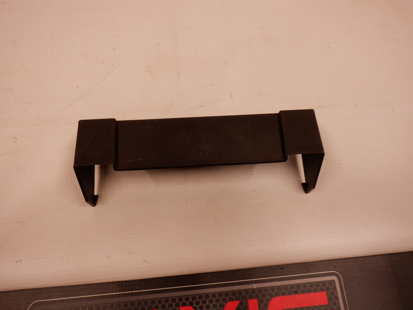 2008-2009 Pontiac G8 Communication Bracket piece 92218839 OEM - Day's Parts Yard