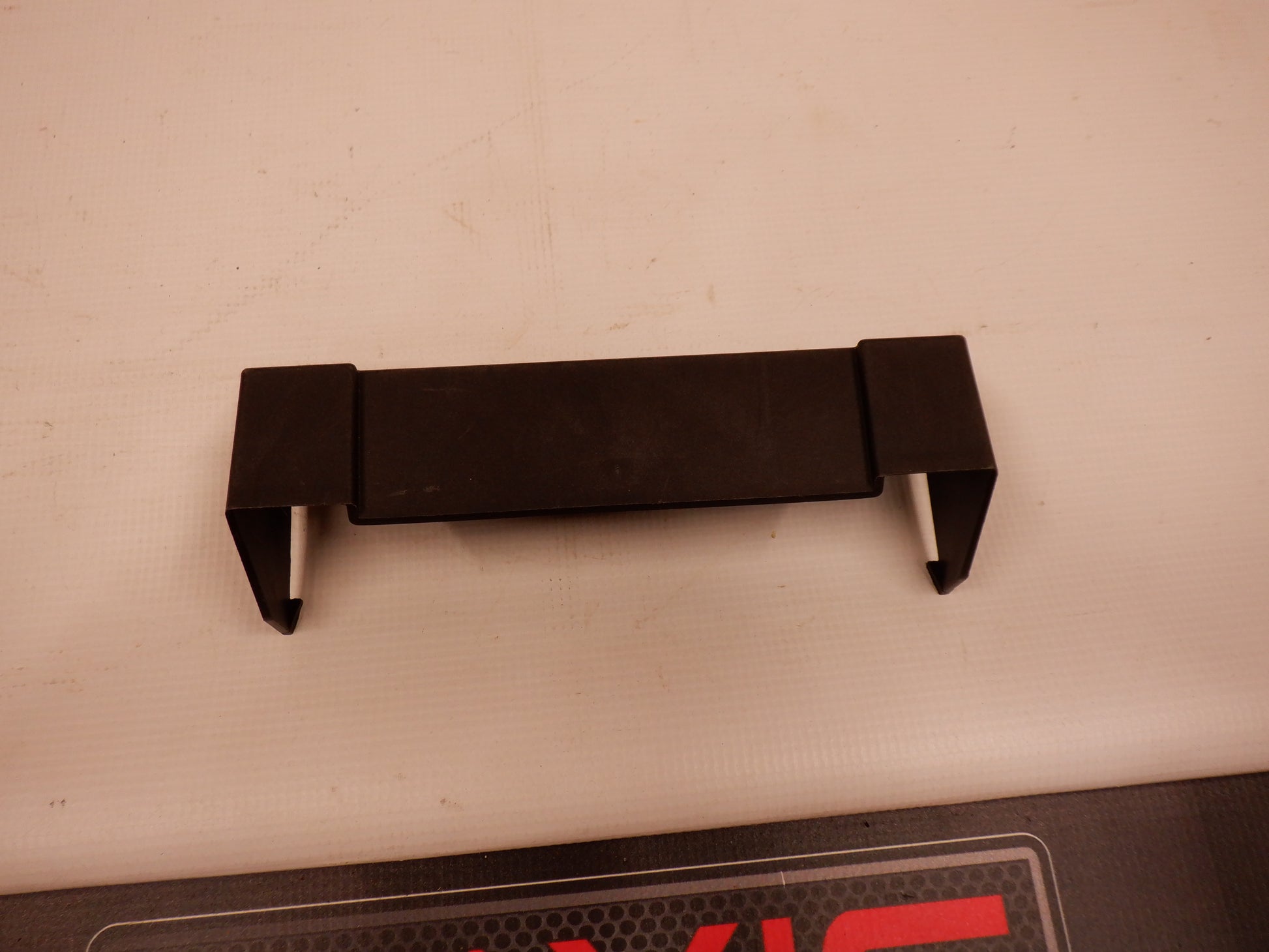 2008-2009 Pontiac G8 Communication Bracket piece 92218839 OEM - Day's Parts Yard