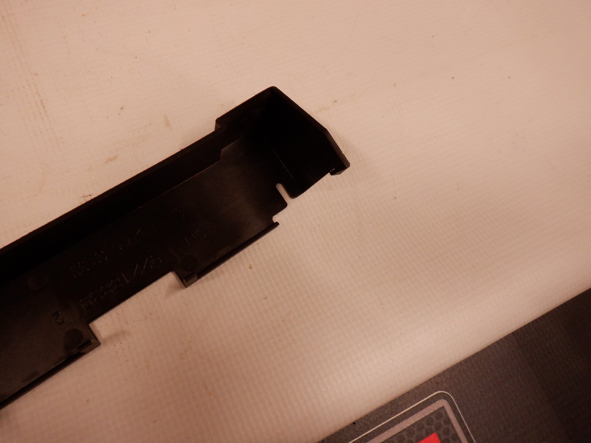 2008-2009 Pontiac G8 Communication Bracket piece 92218839 OEM - Day's Parts Yard