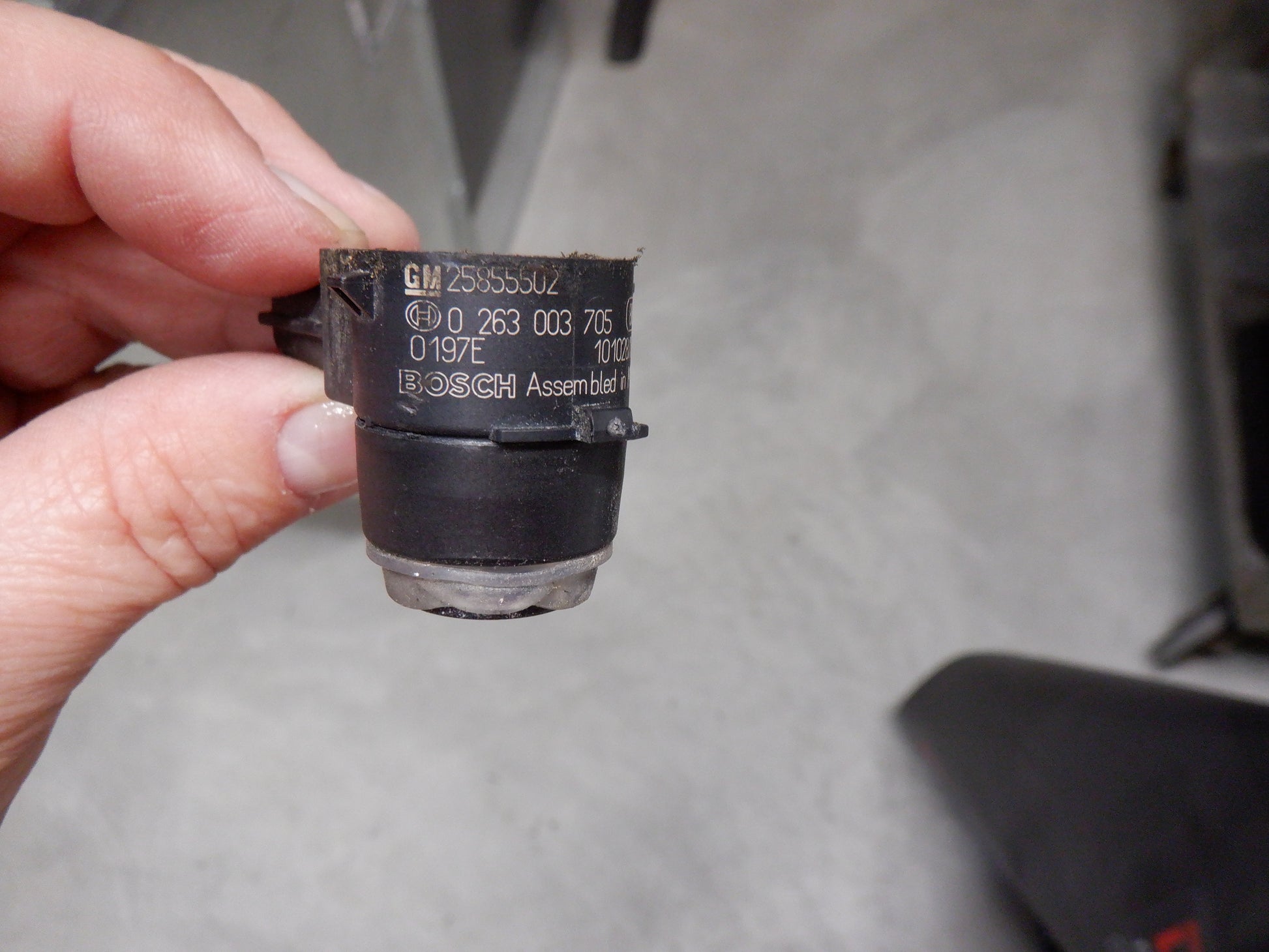 2011 Chevy Camaro Rear Park Assist Blind Spot Park Assist Sensor 25855502 OEM - Day's Parts Yard