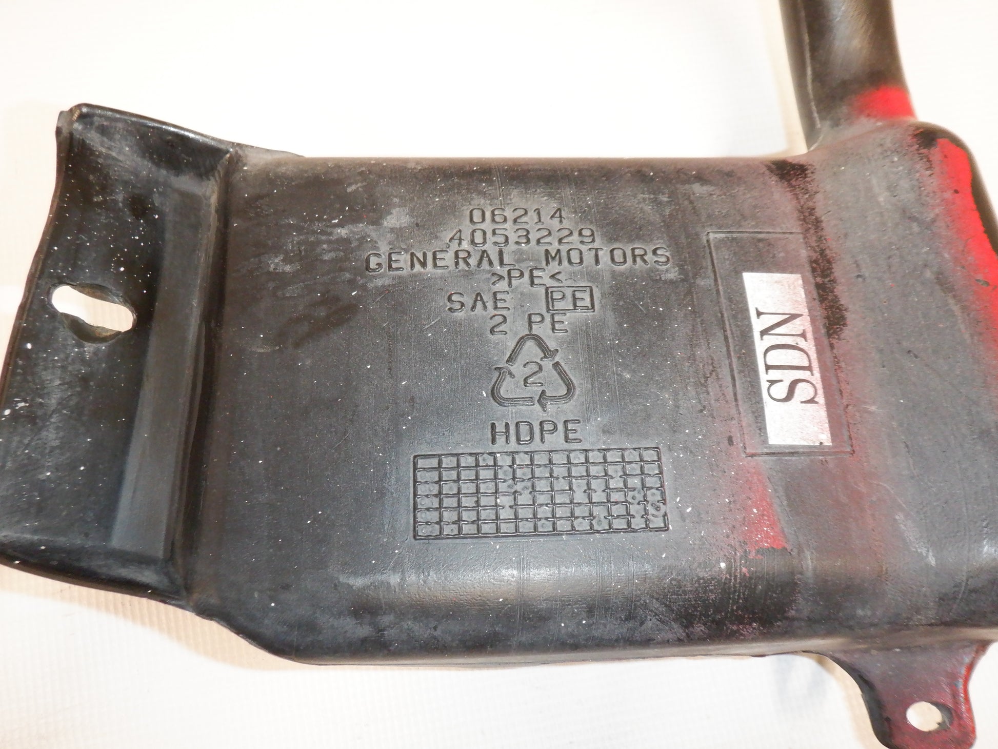 2004-2006 Pontiac GTO Windshield Washer and Pump Reservoir 4053229 OEM - Day's Parts Yard