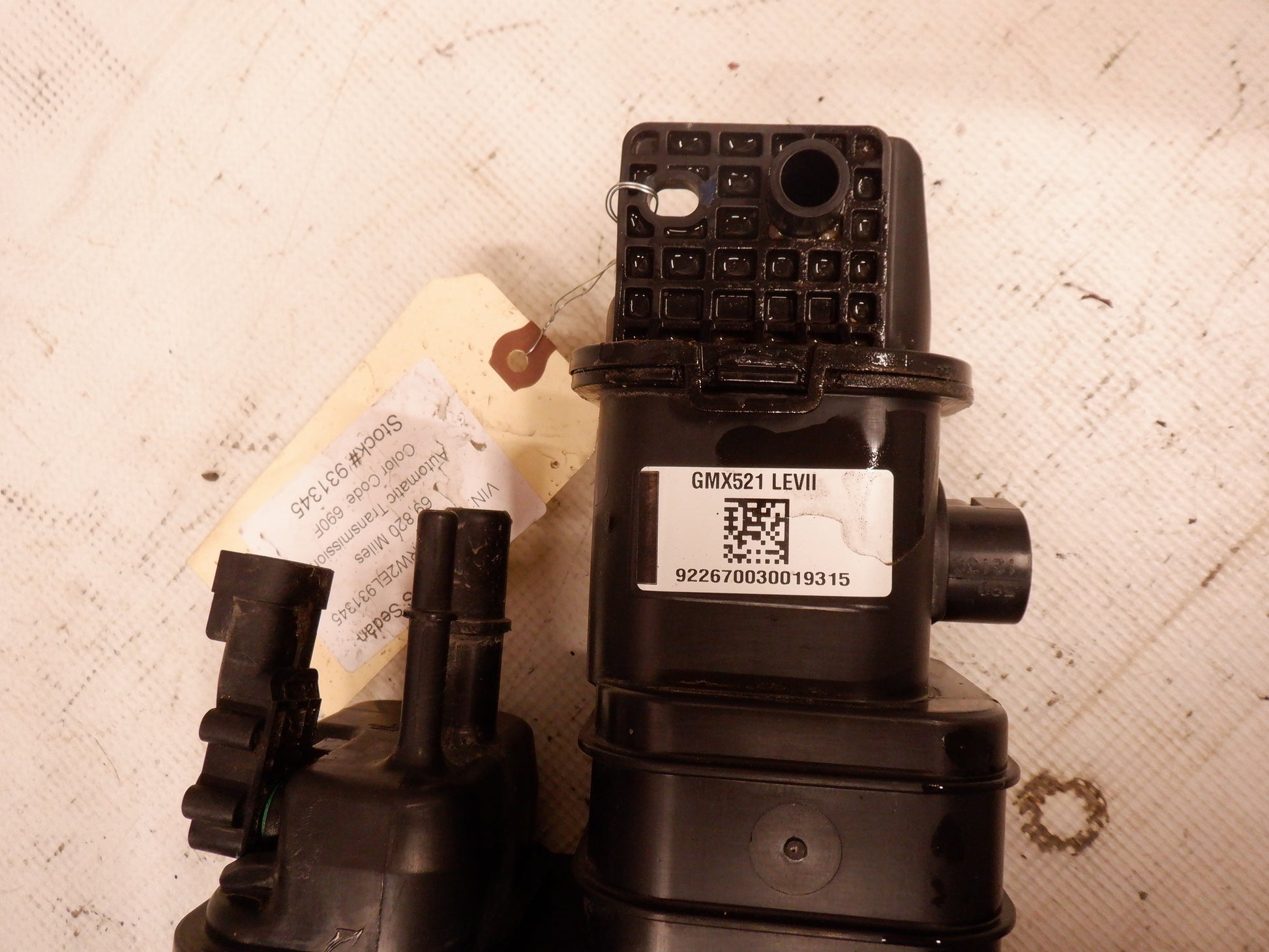 2014 Chevy SS Sedan Evaporation Fuel Vapor Canister 92267003 OEM - Day's Parts Yard