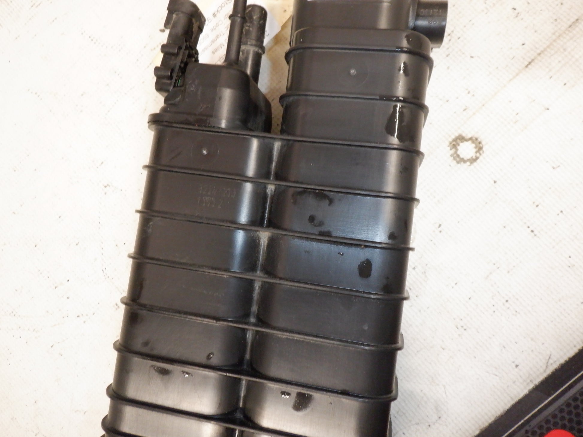 2014 Chevy SS Sedan Evaporation Fuel Vapor Canister 92267003 OEM - Day's Parts Yard
