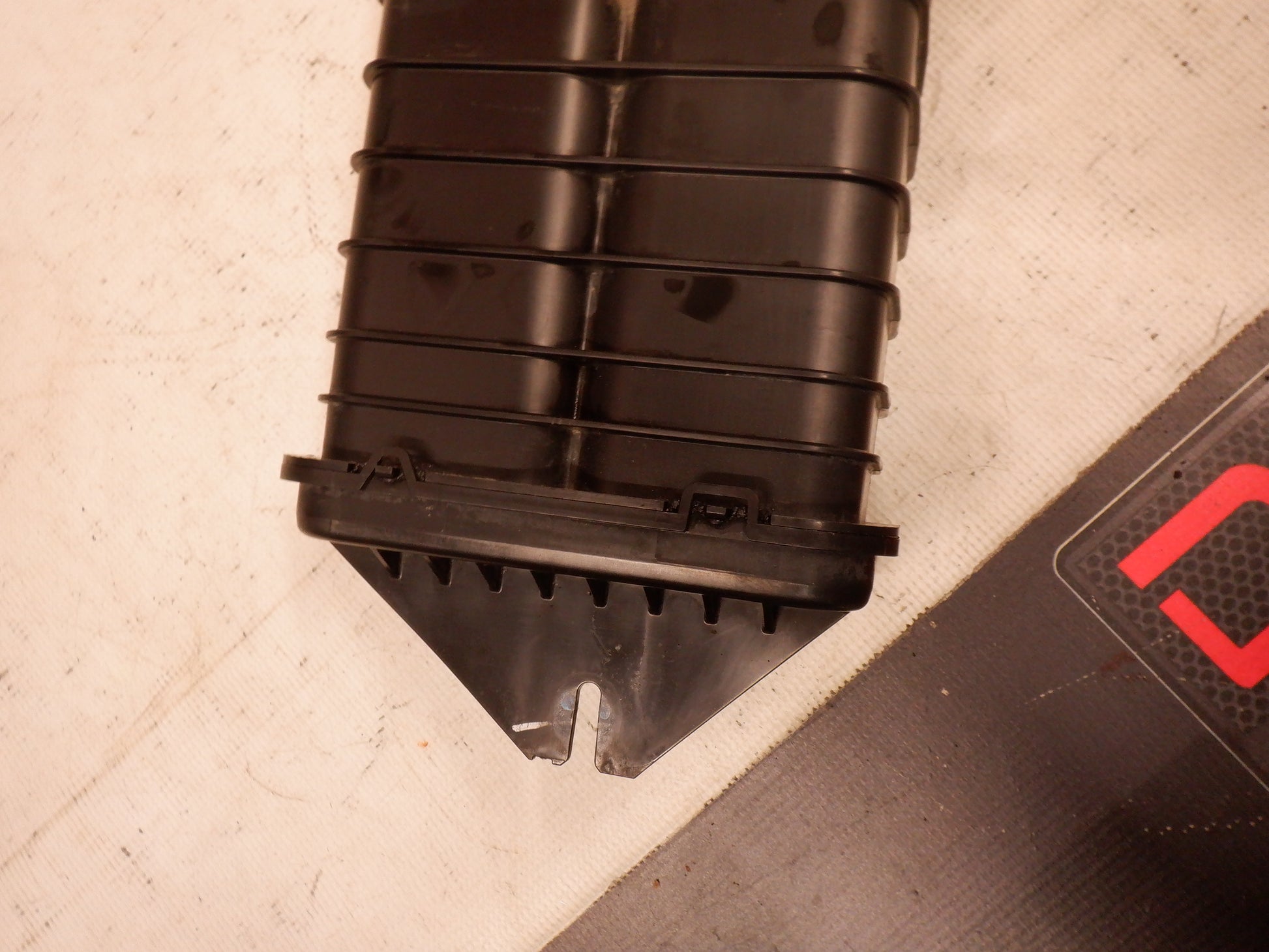 2014 Chevy SS Sedan Evaporation Fuel Vapor Canister 92267003 OEM - Day's Parts Yard