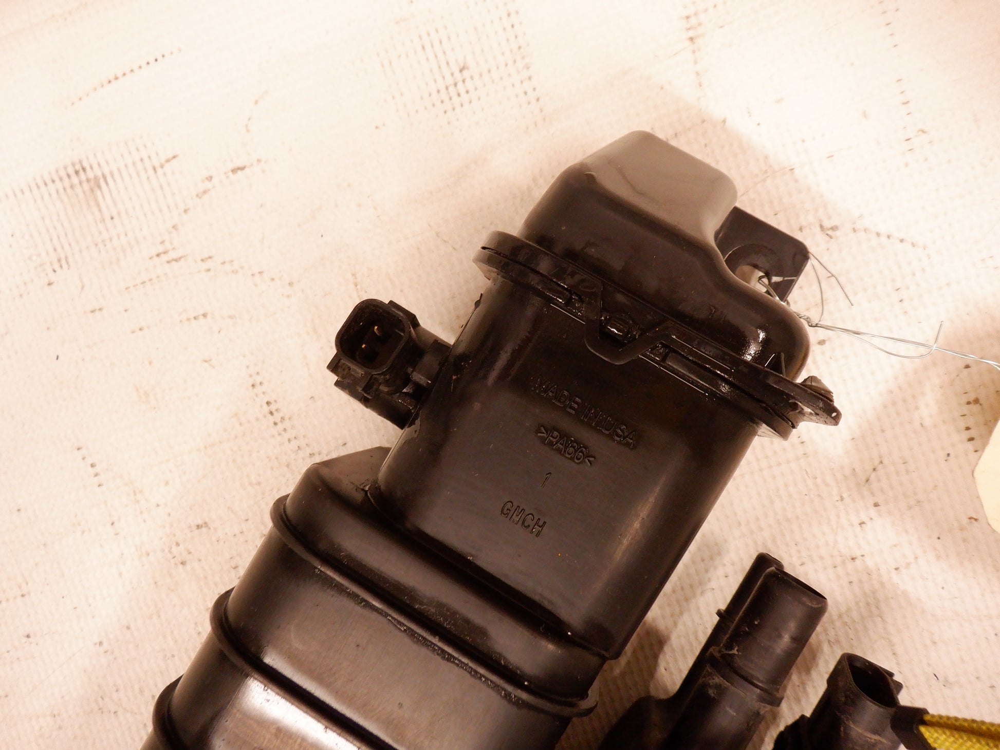 2014 Chevy SS Sedan Evaporation Fuel Vapor Canister 92267003 OEM - Day's Parts Yard