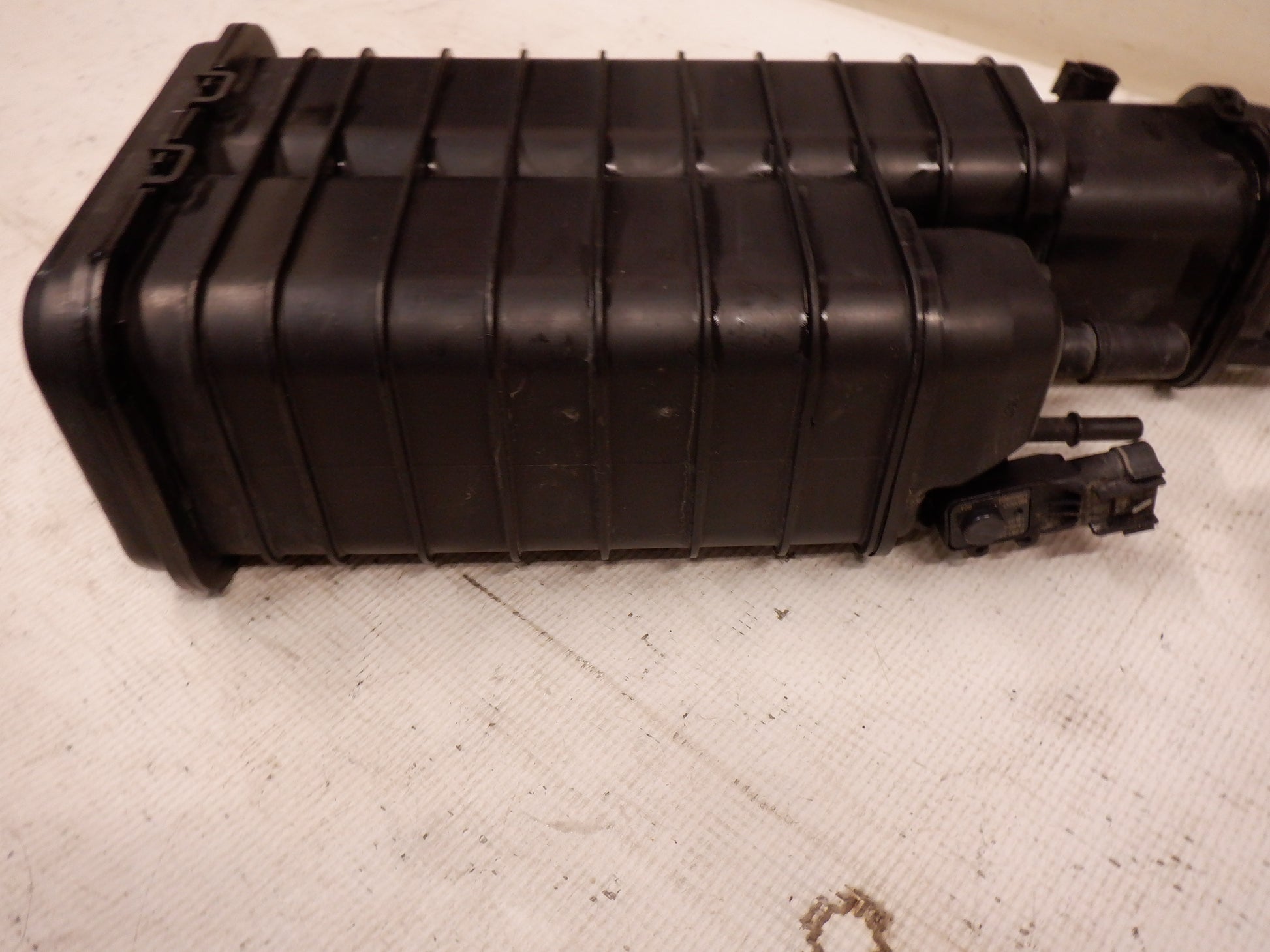 2014 Chevy SS Sedan Evaporation Fuel Vapor Canister 92267003 OEM - Day's Parts Yard