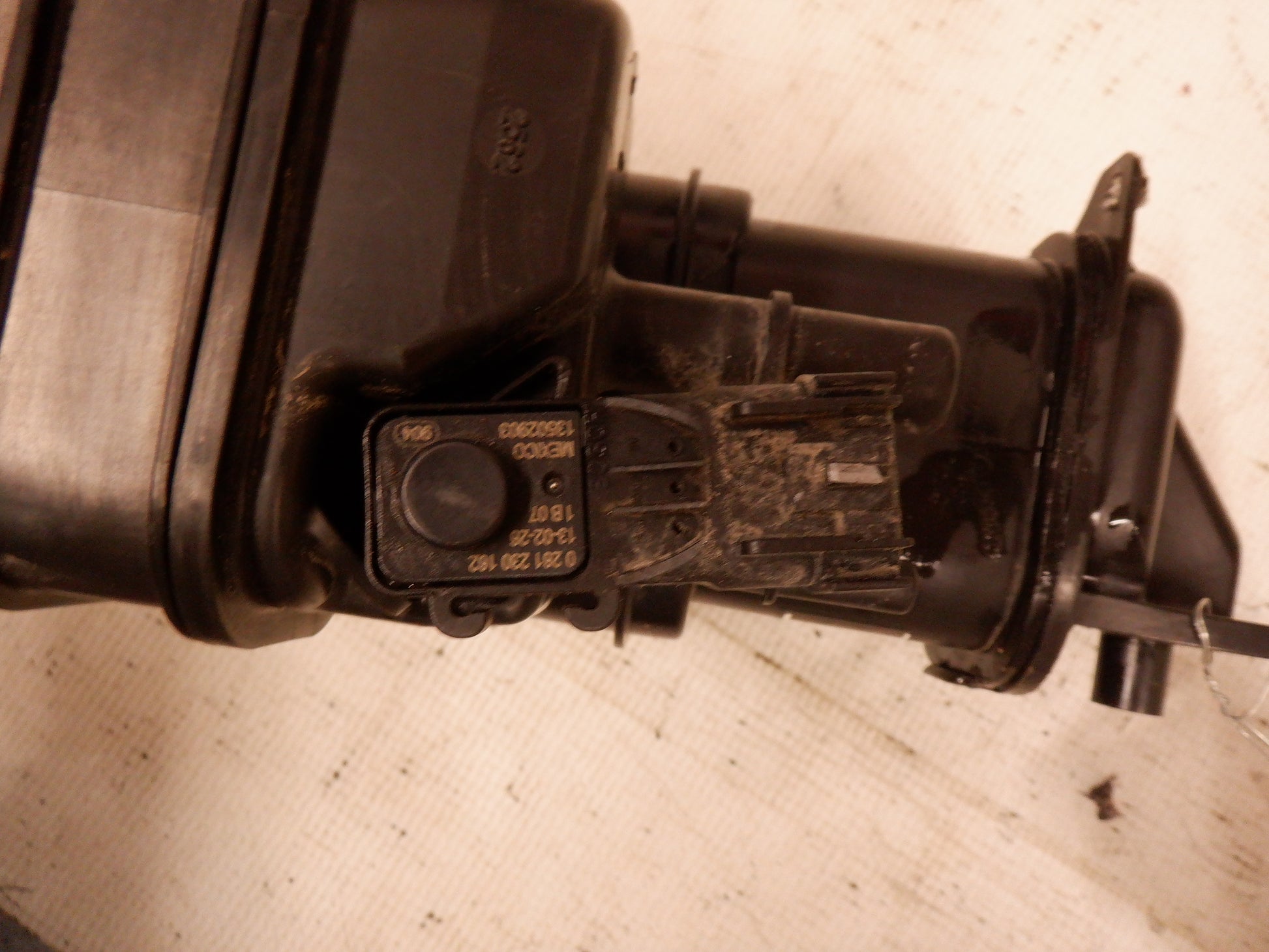 2014 Chevy SS Sedan Evaporation Fuel Vapor Canister 92267003 OEM - Day's Parts Yard