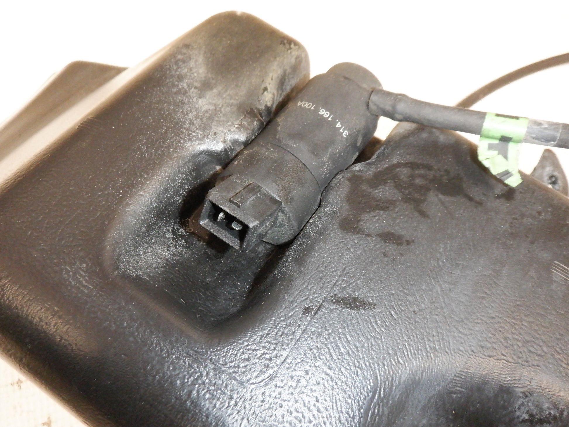 2005 Pontiac GTO Windshield Wash and Pump Reservoir with Hose 4053229 OEM - Day's Parts Yard