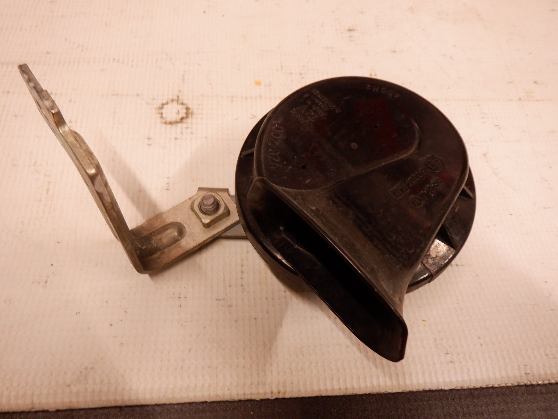 2004-2005 Pontiac GTO Front Security Alarm Horn Assembly OEM - Day's Parts Yard