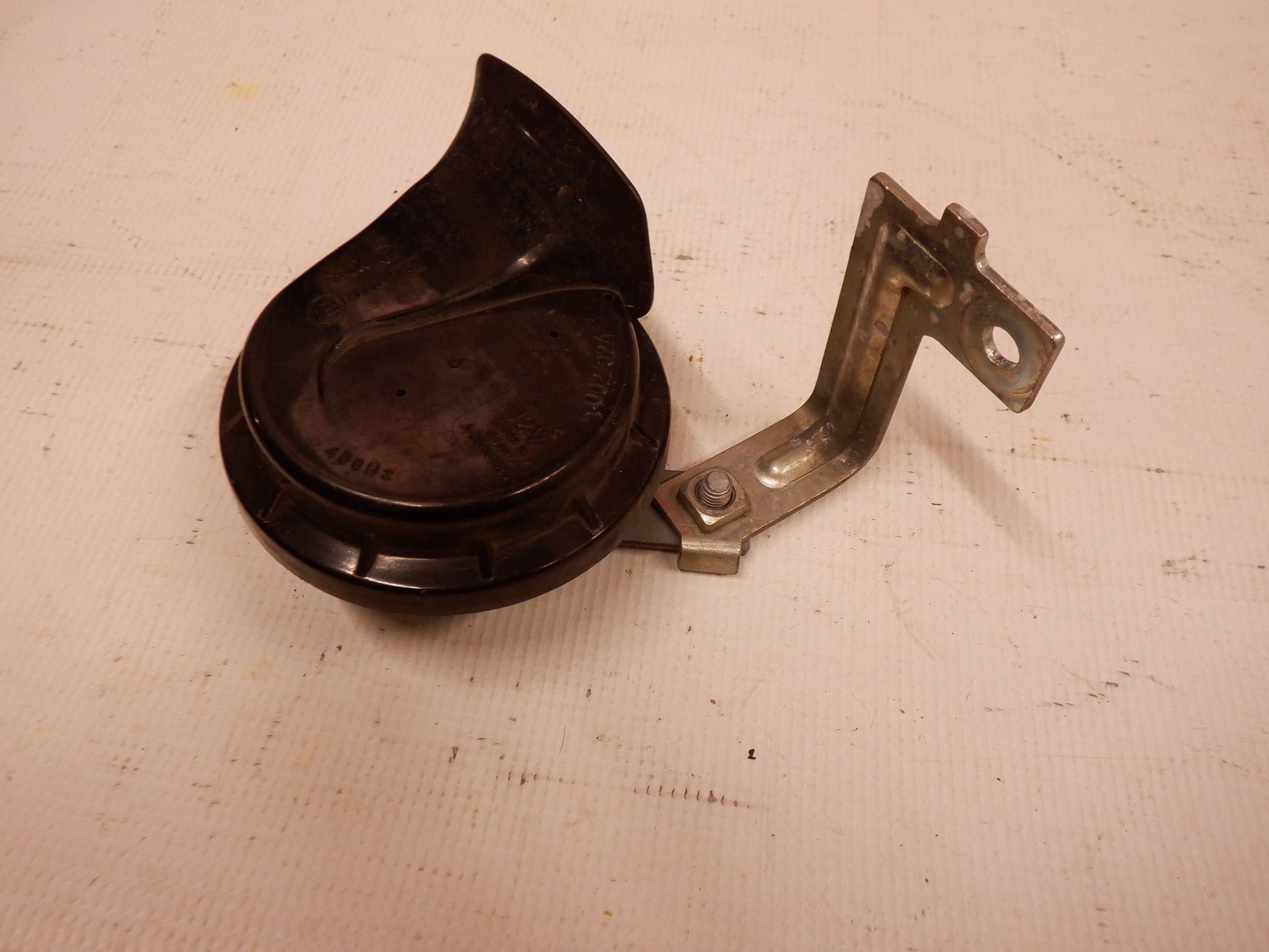 2004-2005 Pontiac GTO Front Security Alarm Horn Assembly OEM - Day's Parts Yard