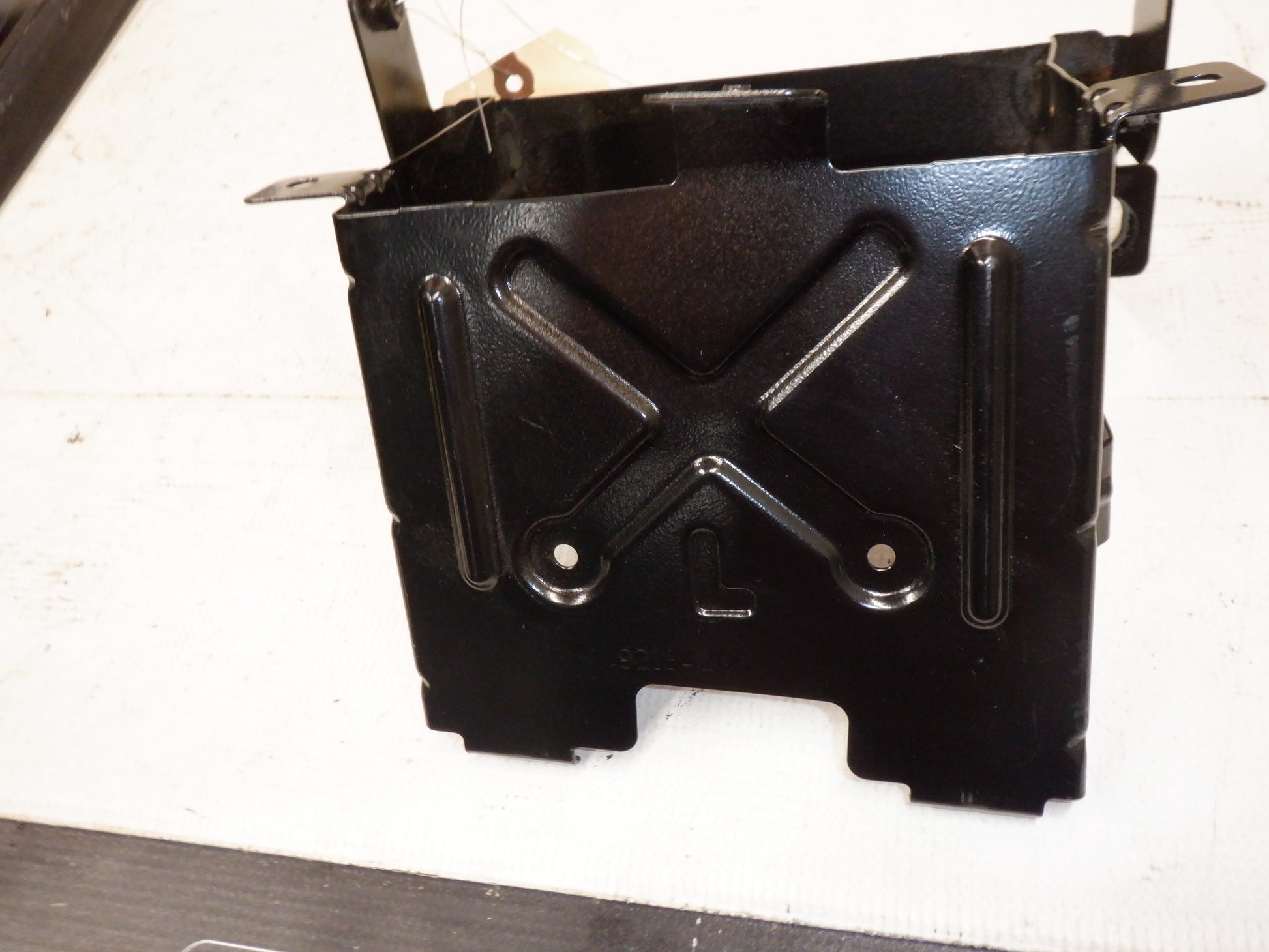 2006 Pontiac GTO Radio Stereo Bracket Insert Cage 92184206 OEM - Day's Parts Yard