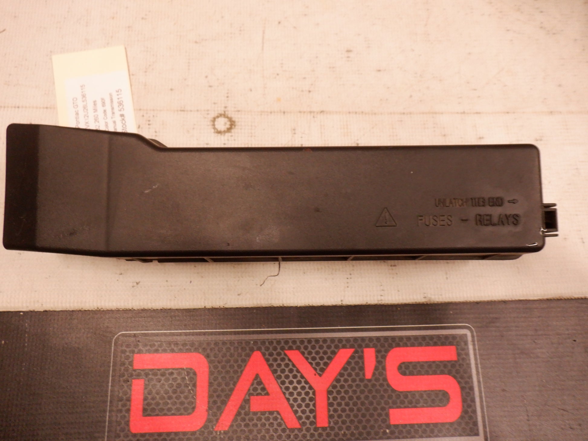 2006 Pontiac GTO Hood Fuse Box Cover 92170155 OEM - Day's Parts Yard