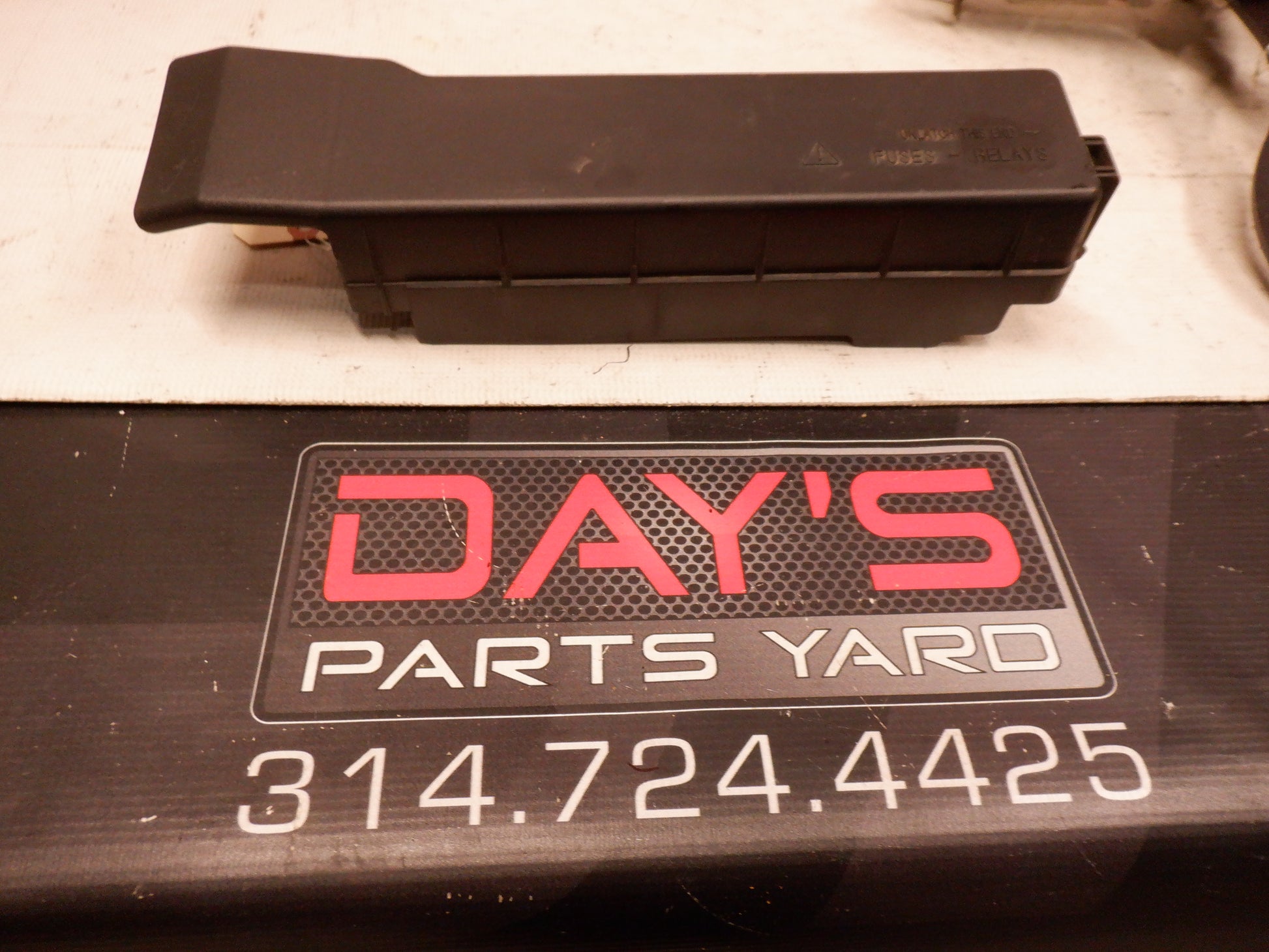 2006 Pontiac GTO Hood Fuse Box Cover 92170155 OEM - Day's Parts Yard