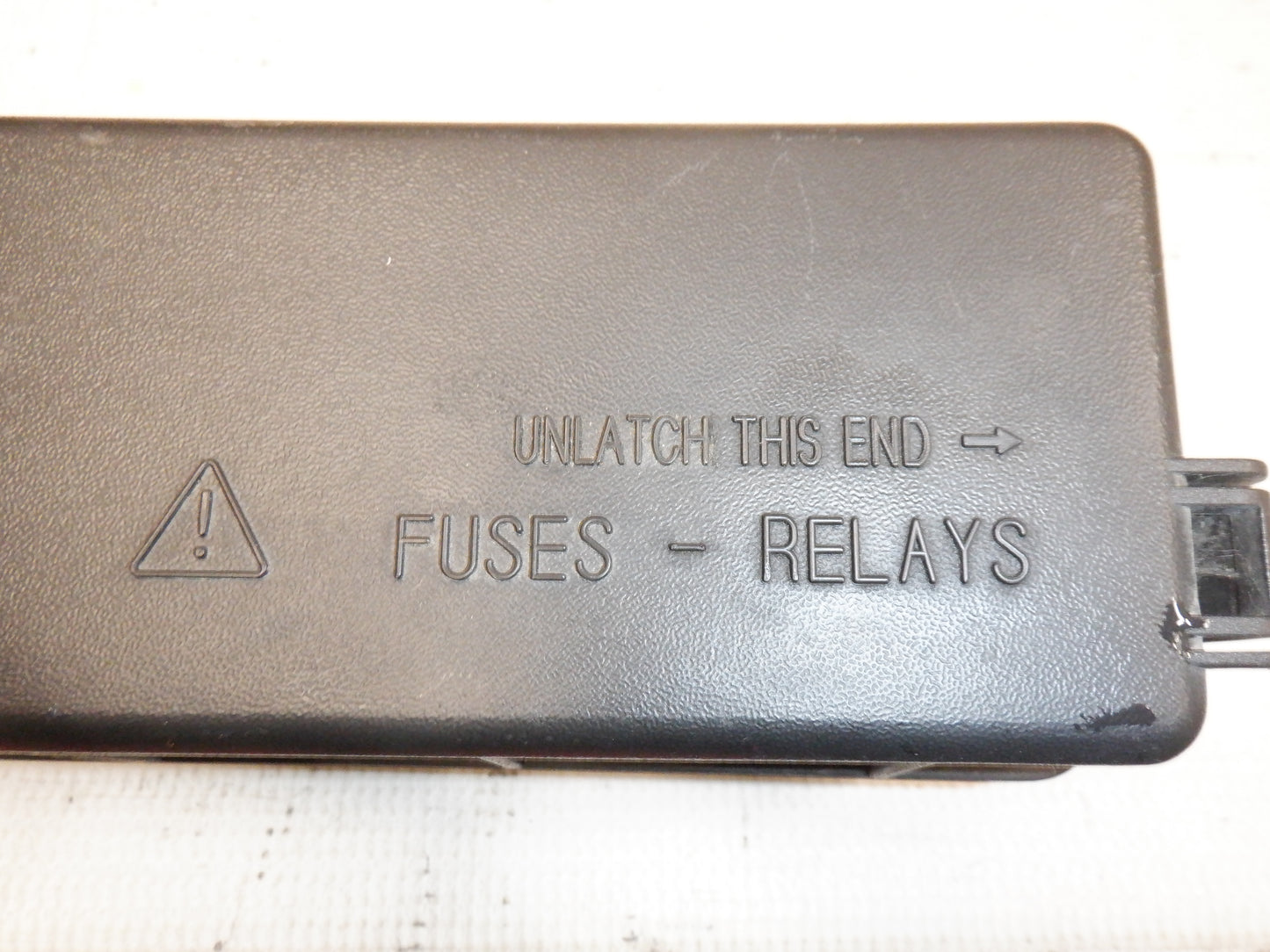 2006 Pontiac GTO Hood Fuse Box Cover 92170155 OEM - Day's Parts Yard