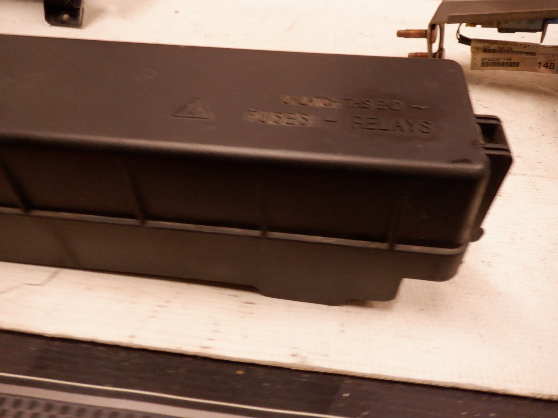 2006 Pontiac GTO Hood Fuse Box Cover 92170155 OEM - Day's Parts Yard