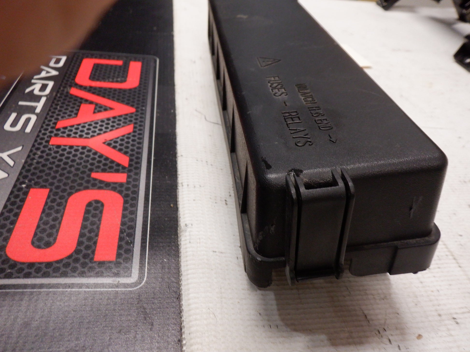 2006 Pontiac GTO Hood Fuse Box Cover 92170155 OEM - Day's Parts Yard