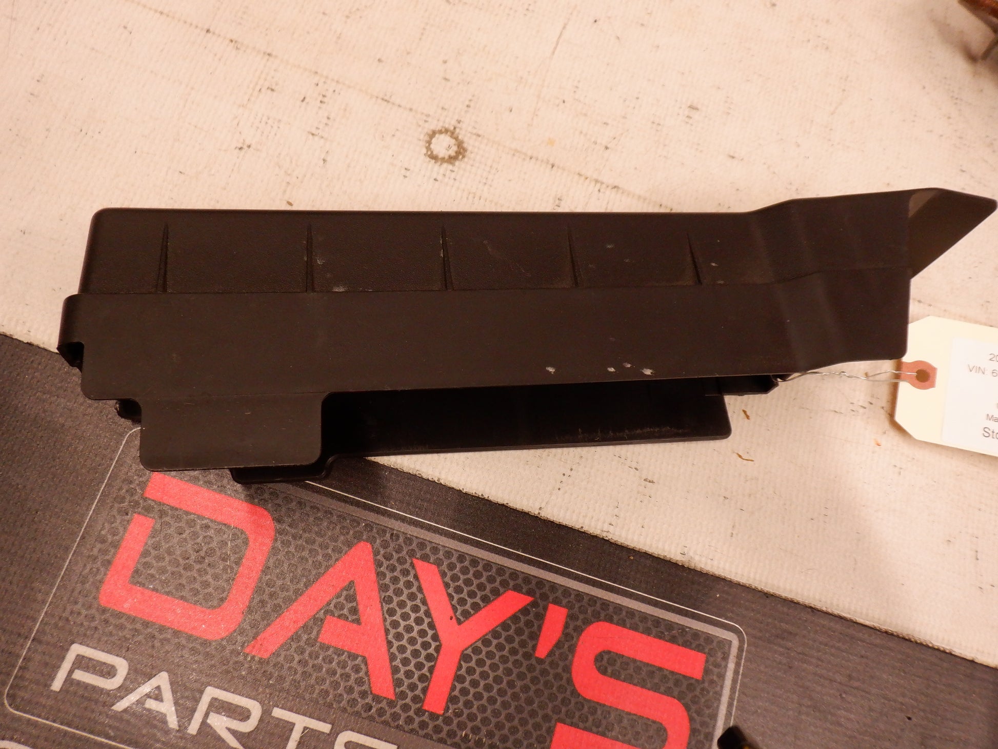 2006 Pontiac GTO Hood Fuse Box Cover 92170155 OEM - Day's Parts Yard