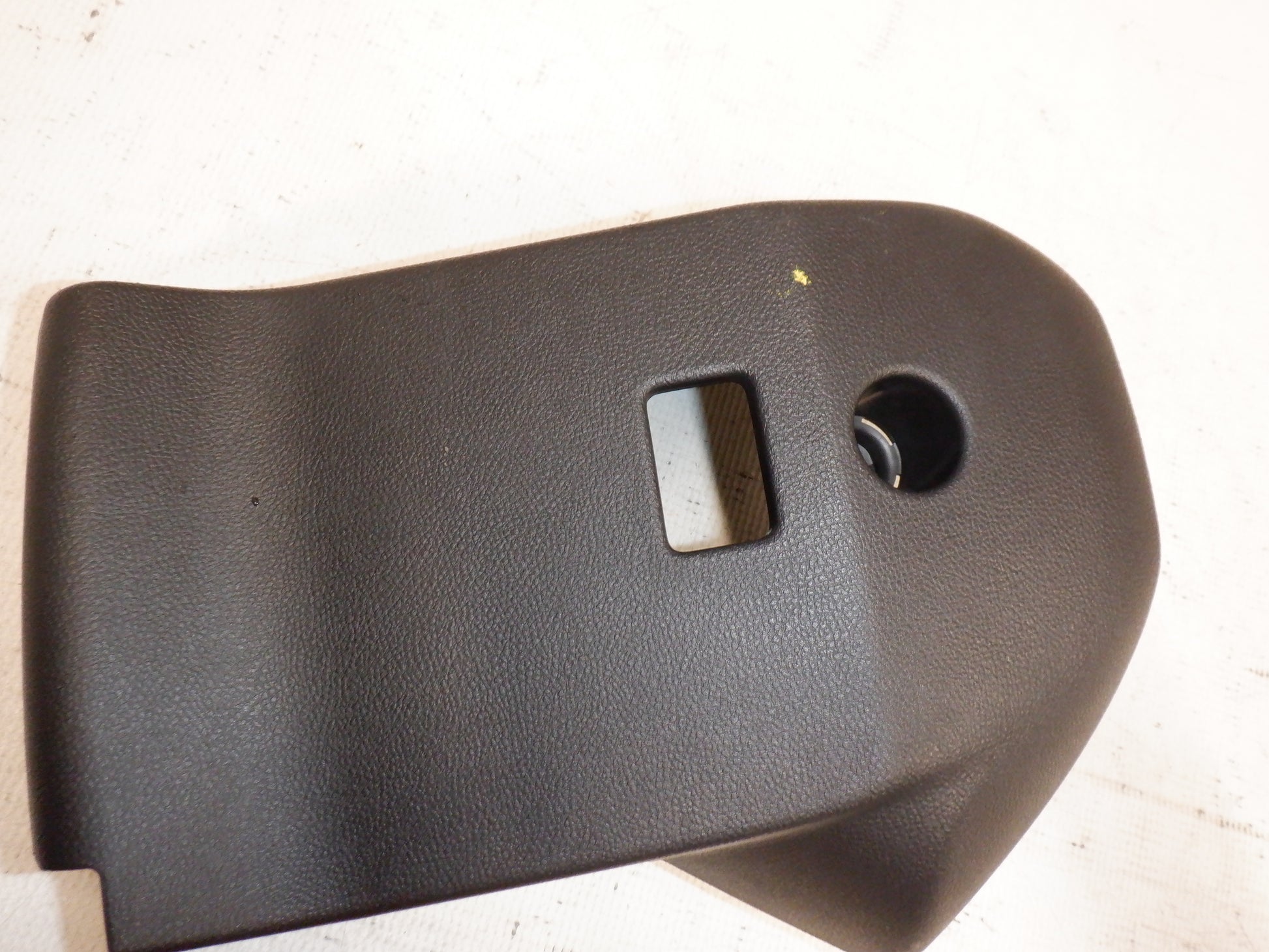 2014 Chevy SS Sedan Lower Column Cover 92290200 OEM - Day's Parts Yard