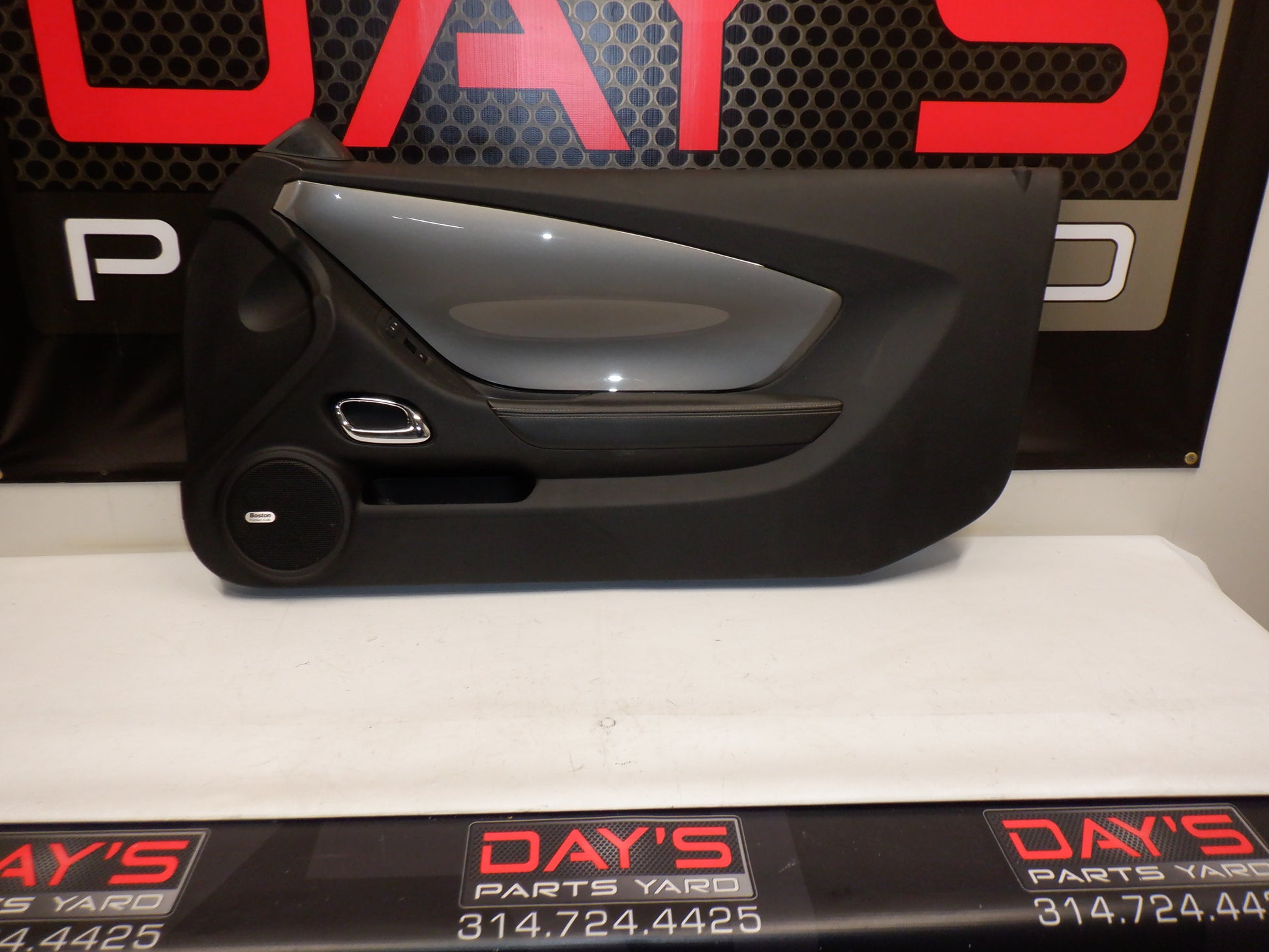 2015 Chevy Camaro RH Door Panel 23147691 OEM - Day's Parts Yard