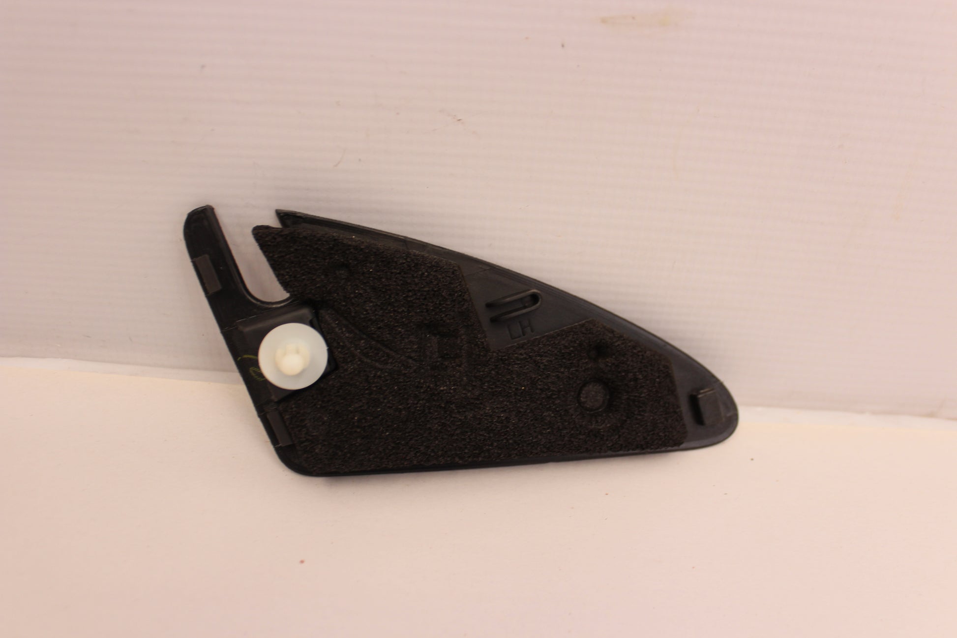 2009 Pontiac G8 GT LH Driver Interior Mirror Bolt Cover OEM - Day's Parts Yard