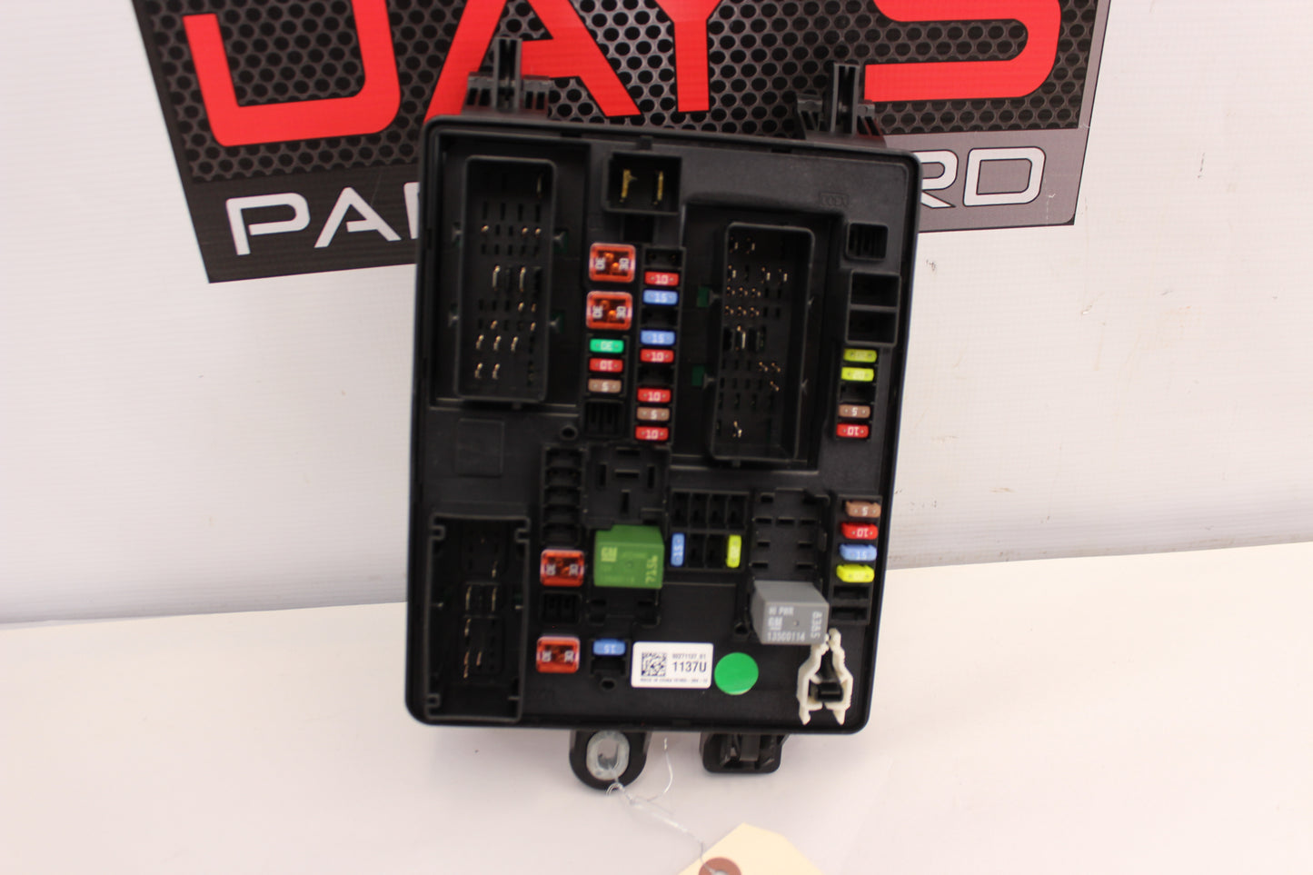 2014 Chevy SS Sedan Rear Fuse Box Relay 92271137 OEM