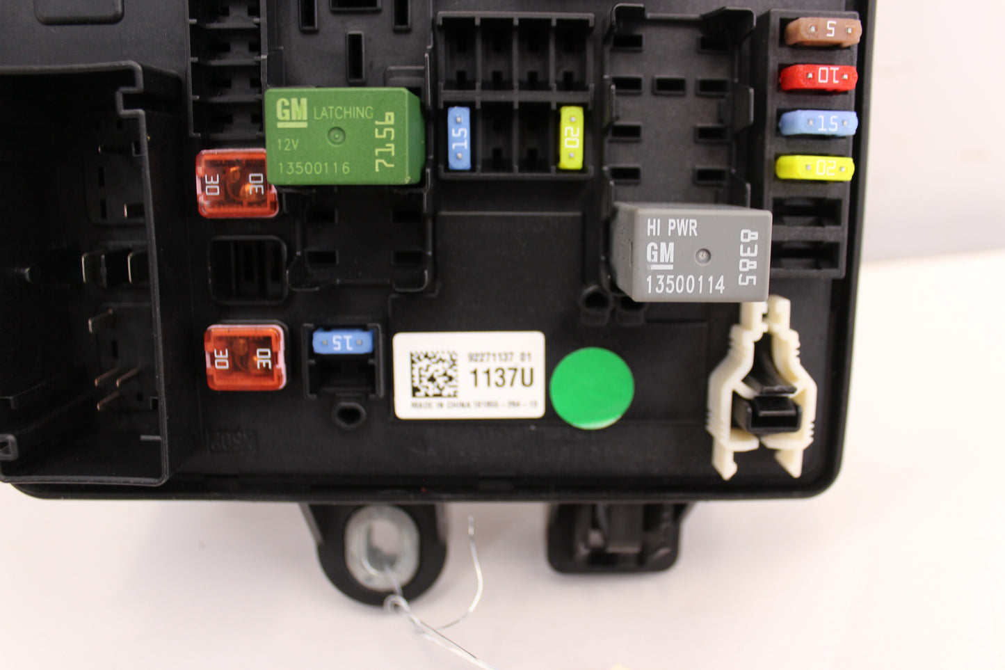 2014 Chevy SS Sedan Rear Fuse Box Relay 92271137 OEM