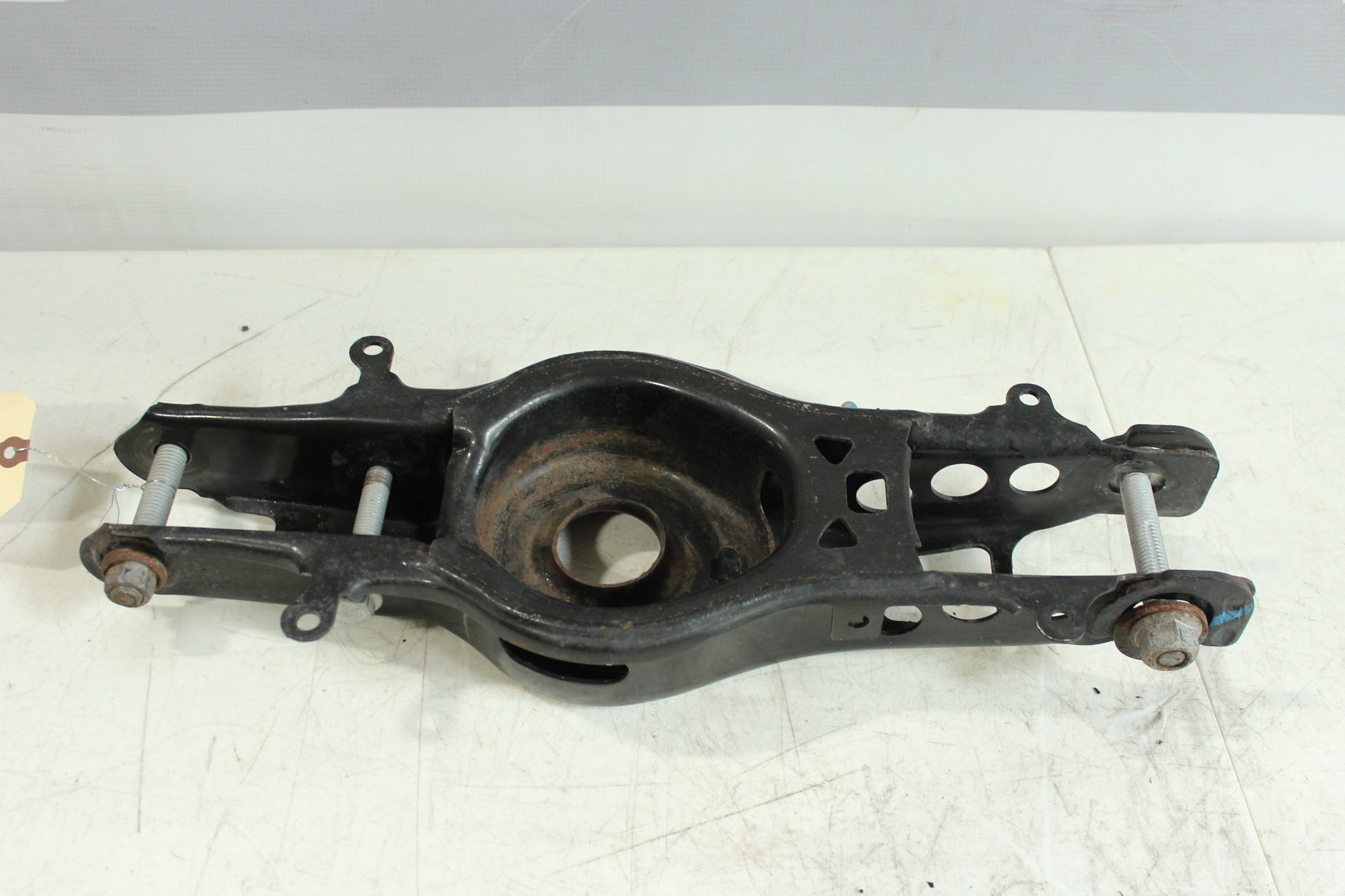 2018 Chevy Camaro ZL1 1LE Rear LH Driver Suspension Lower Control Arm 84382226 OEM - Day's Parts Yard