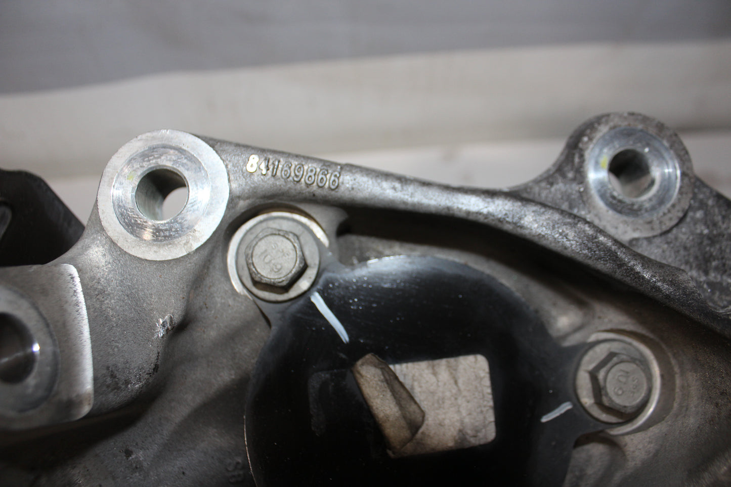2020 Chevrolet Camaro 1LE Front LH Driver Spindle Hub Knuckle 94169866 OEM