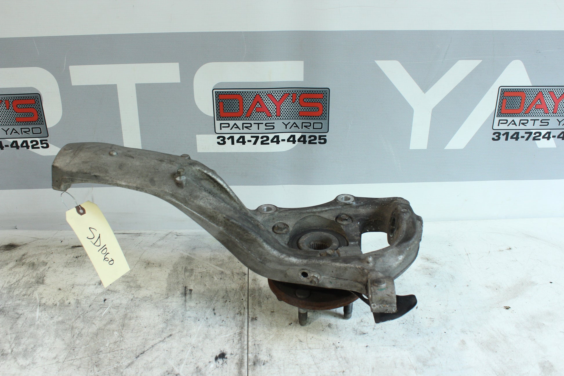 2010 Cadillac CTS-V Sedan Front RH Passenger Spindle Knuckle Hub Assembly 15775068 OEM - Day's Parts Yard