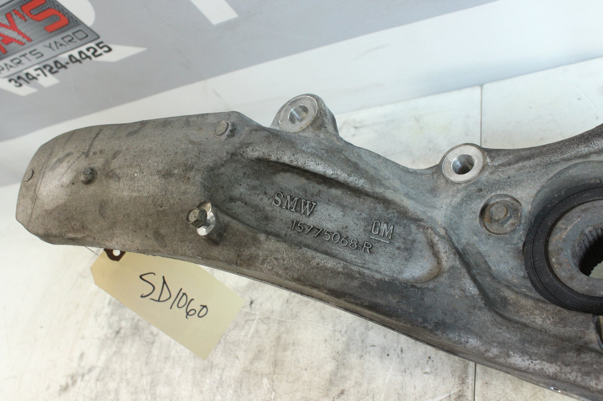 2010 Cadillac CTS-V Sedan Front RH Passenger Spindle Knuckle Hub Assembly 15775068 OEM - Day's Parts Yard