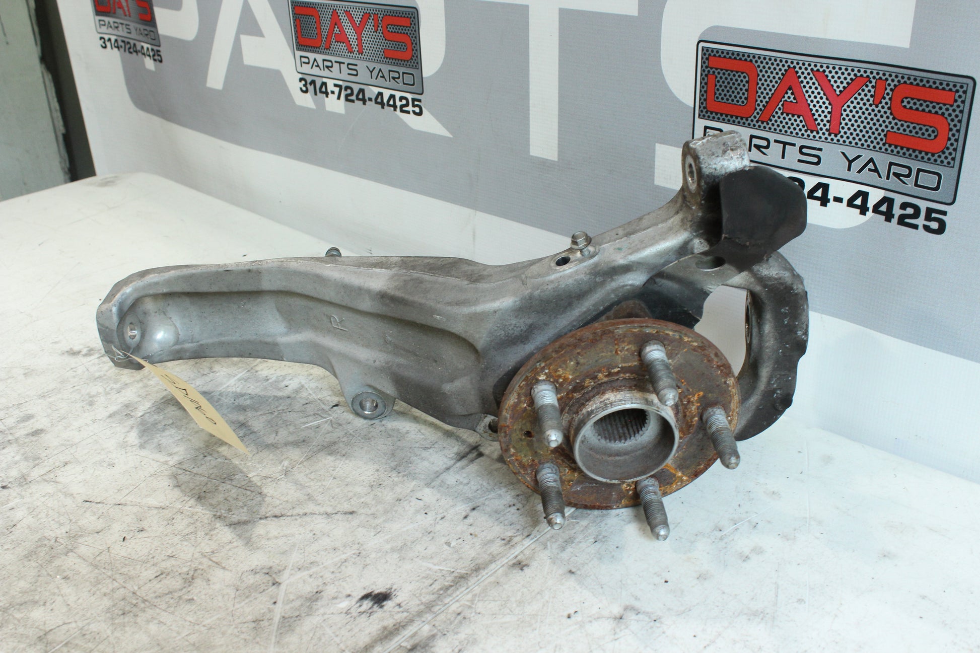 2010 Cadillac CTS-V Sedan Front RH Passenger Spindle Knuckle Hub Assembly 15775068 OEM - Day's Parts Yard