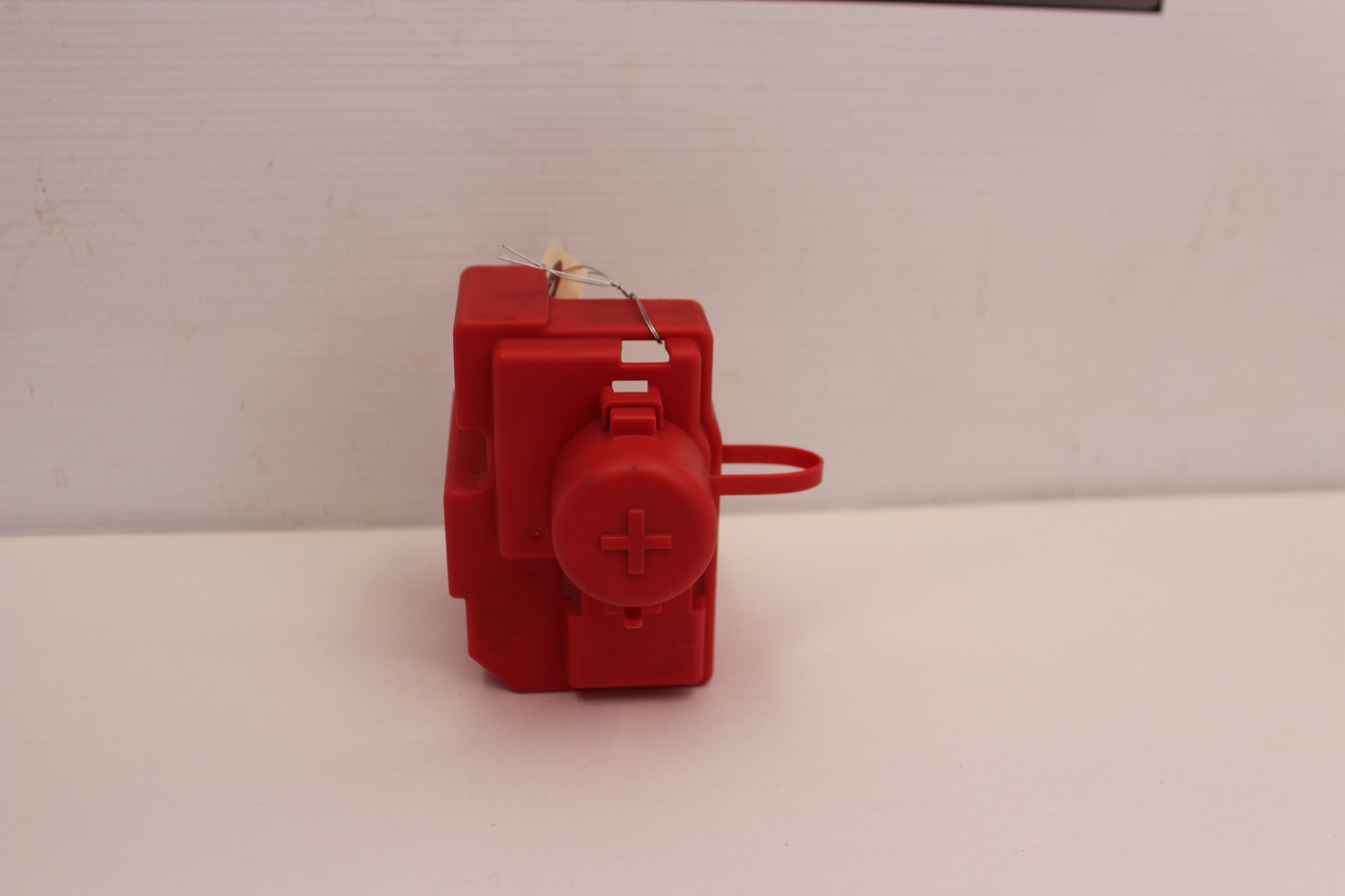 2014 Chevy Sedan SS Positive Battery Jump Start Cover 92458299 OEM - Day's Parts Yard