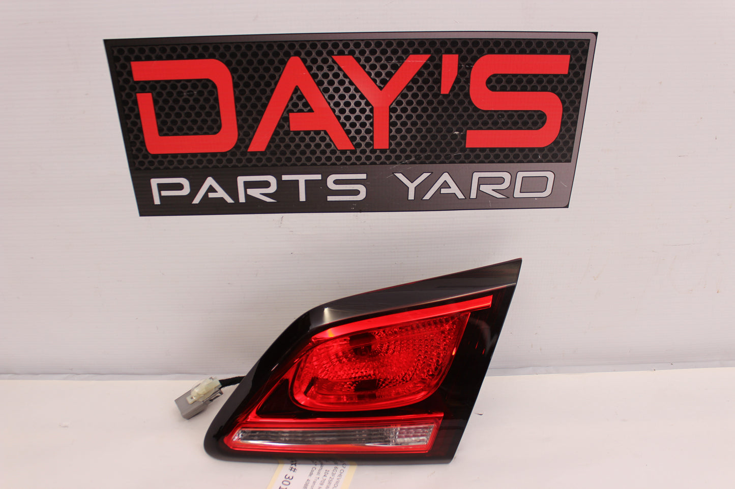 2017 Chevy SS Sedan RH Passenger Inner Tail Light 92270557 OEM