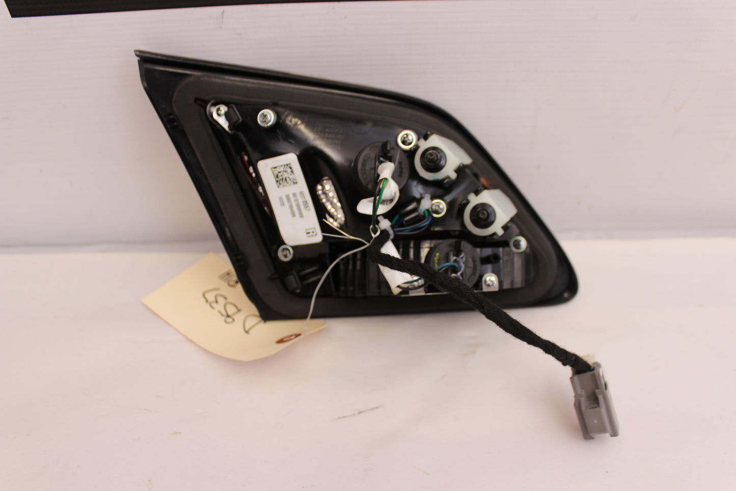 2017 Chevy SS Sedan RH Passenger Inner Tail Light 92270557 OEM