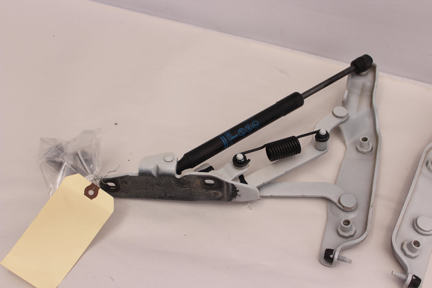 2014 Chevy SS Sedan LH & RH Trunk Hinges 92270113 92270114 OEM - Day's Parts Yard