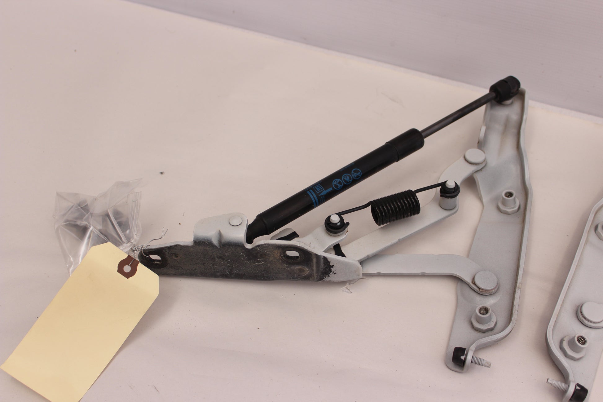 2014 Chevy SS Sedan LH & RH Trunk Hinges 92270113 92270114 OEM - Day's Parts Yard
