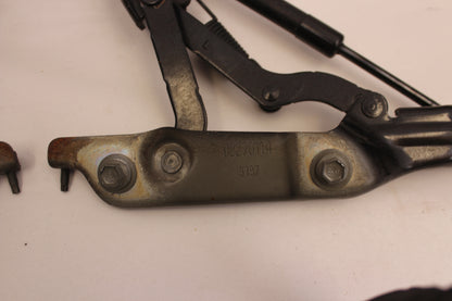 2014 Chevrolet SS Sedan Trunk Hinges RH & LH 92270114 92270113 OEM - Day's Parts Yard