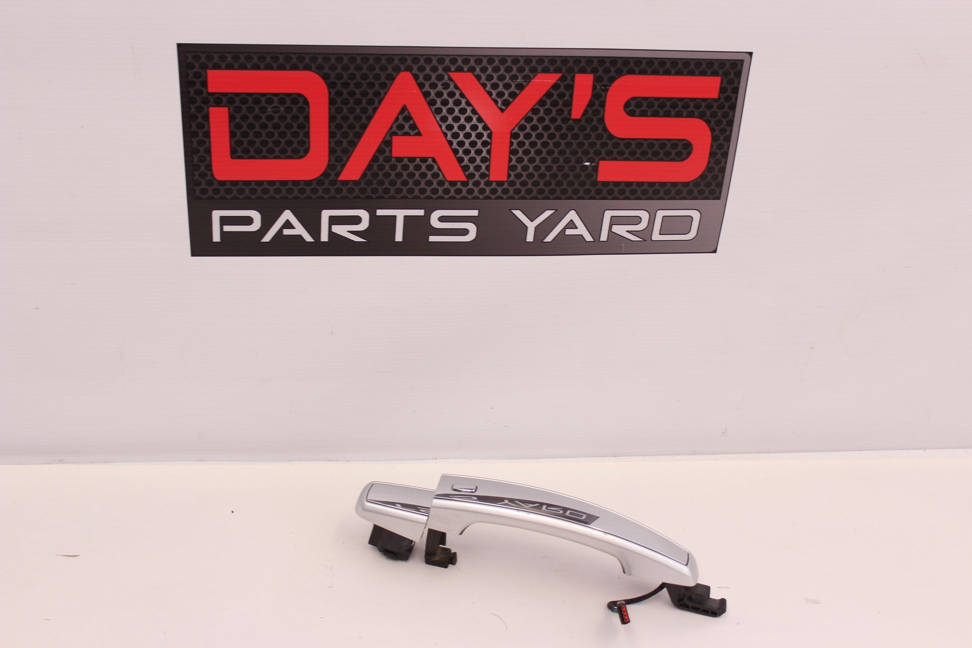 2014 Chevy SS Sedan RH Passenger Front Exterior Door Handle OEM - Day's Parts Yard