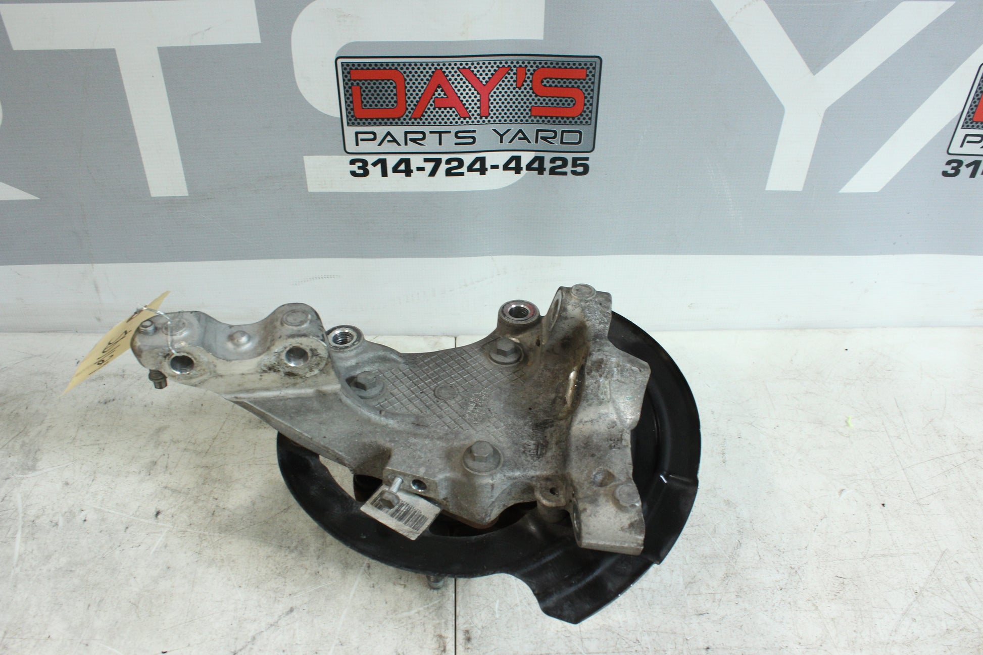 2015 Chevy SS Sedan Front RH Passenger Spindle Knuckle Hub OEM - Day's Parts Yard