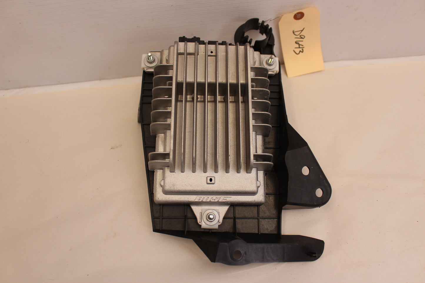 2015 Chevy SS Sedan Bose Amplifier w/ Mounting Bracket 92254435 OEM
