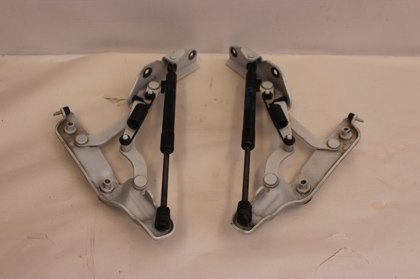 2015 Chevy SS Sedan Trunk Hinges RH & LH 92270114 92270113 OEM