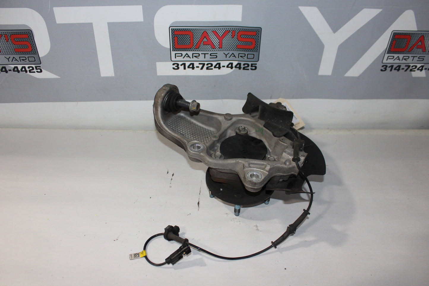 2017 Chevy Corvette Grand Sport 2LT Front LH Driver Spindle Hub OEM