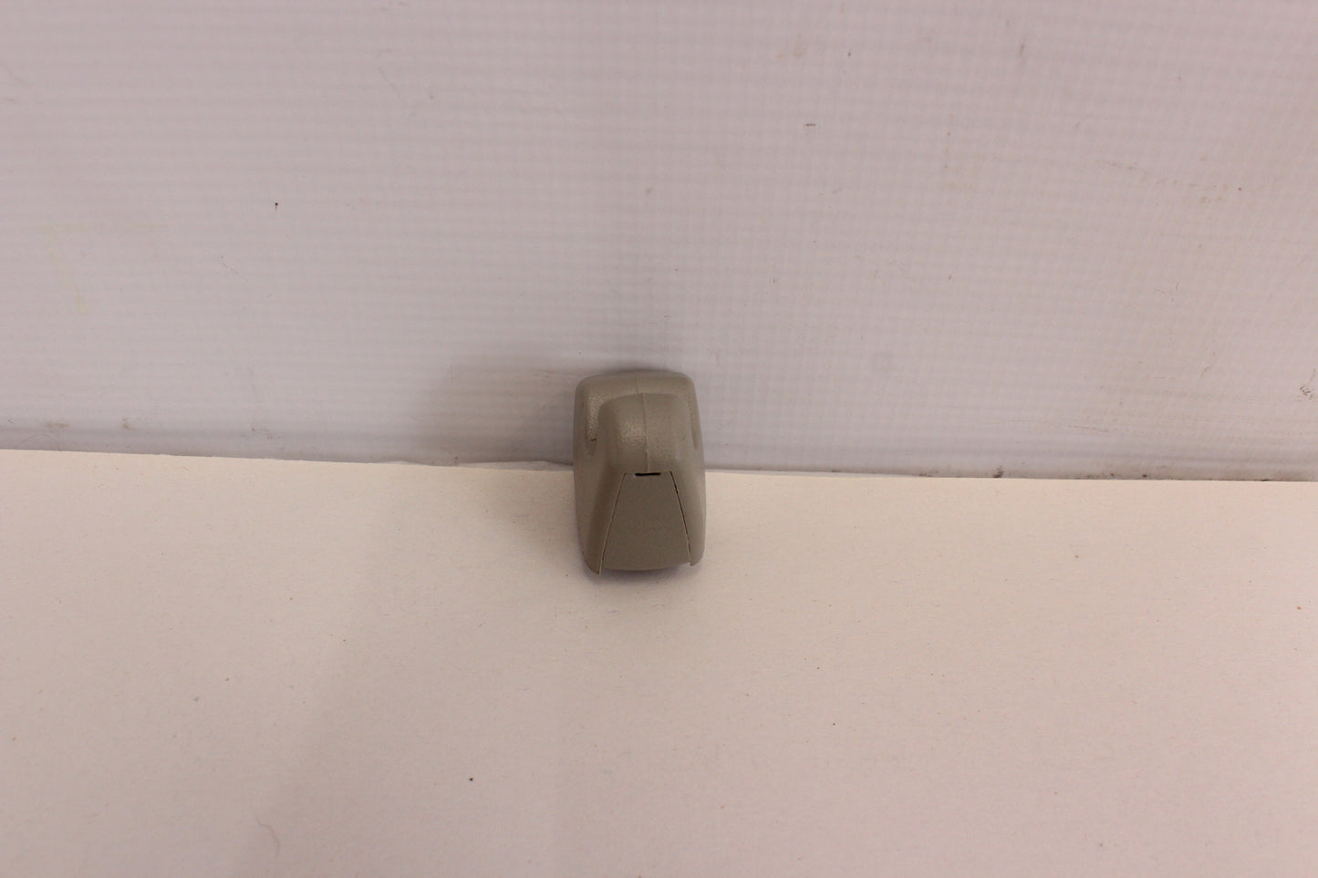 2010 Cadillac CTS-V Sun Visor Sunvisor Clip Titanium OEM - Day's Parts Yard