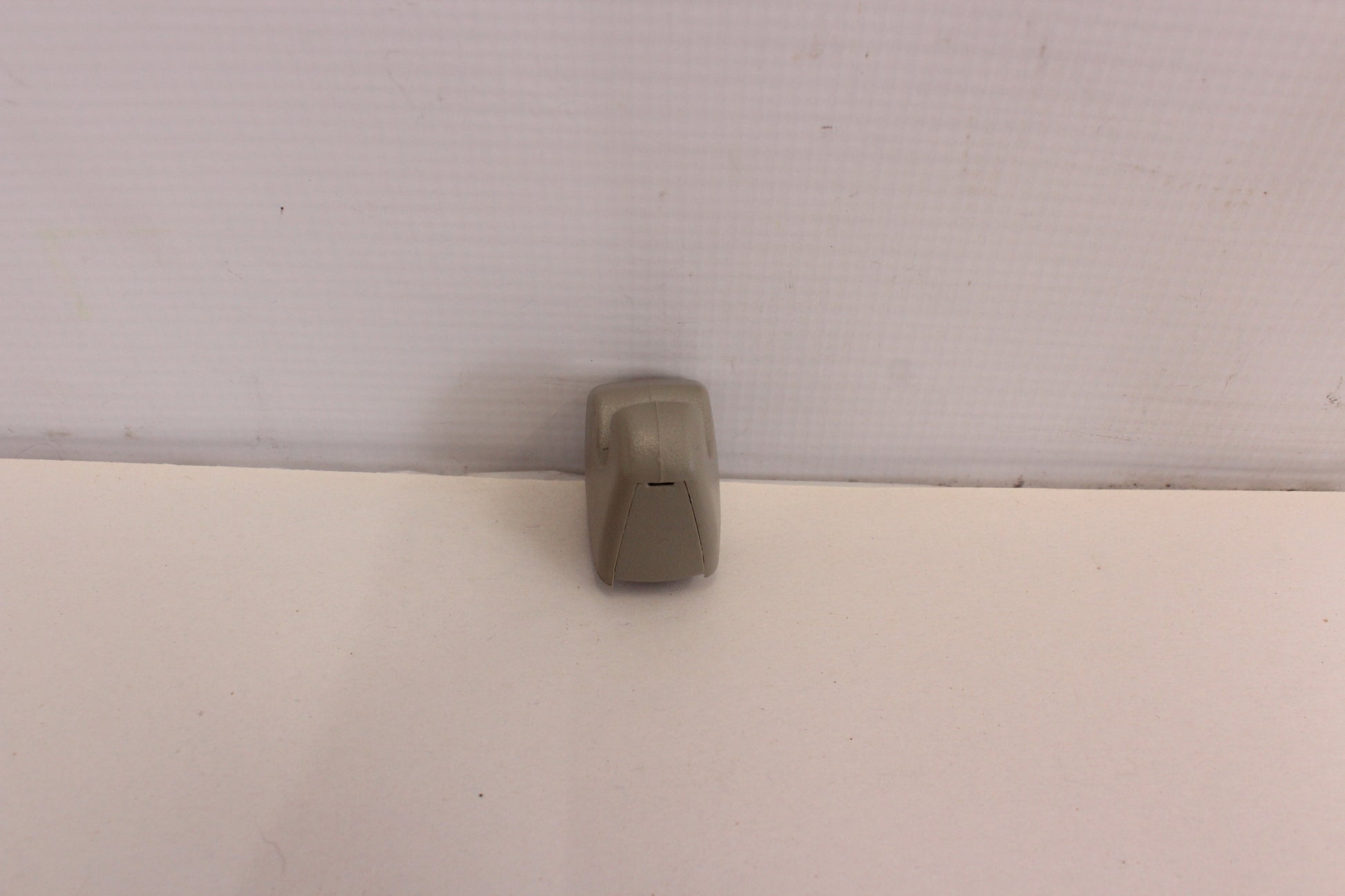 2010 Cadillac CTS-V Sun Visor Sunvisor Clip Titanium OEM - Day's Parts Yard