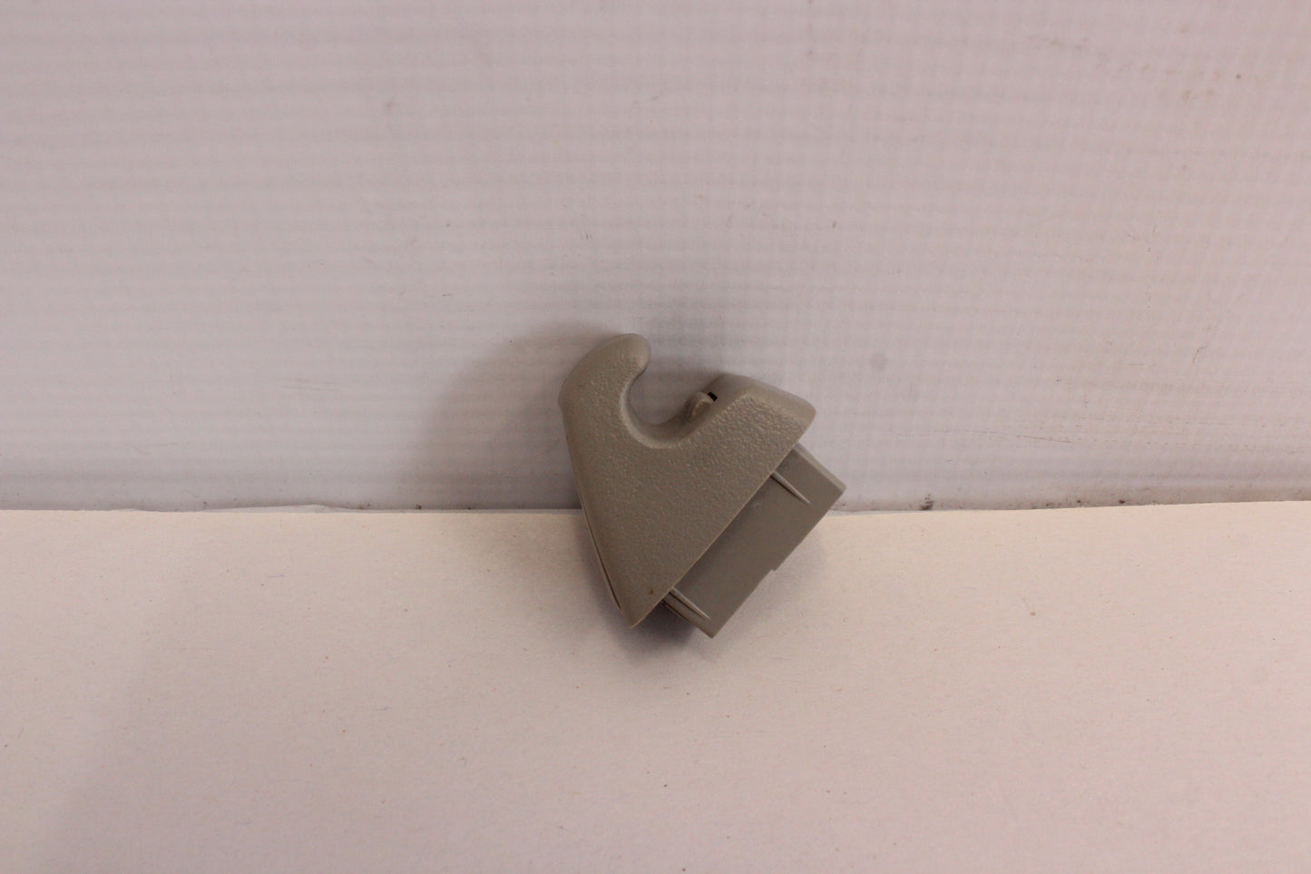 2010 Cadillac CTS-V Sun Visor Sunvisor Clip Titanium OEM - Day's Parts Yard