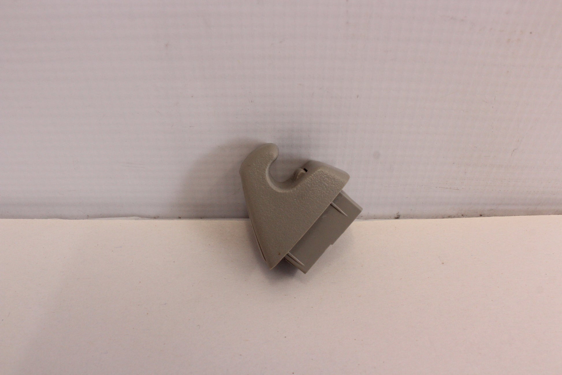2010 Cadillac CTS-V Sun Visor Sunvisor Clip Titanium OEM - Day's Parts Yard