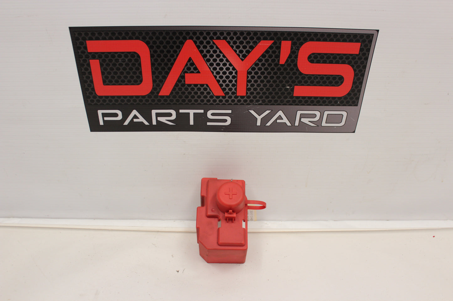 2017 Chevy SS Sedan Positive Battery Jump Start Cover 92458299 OEM