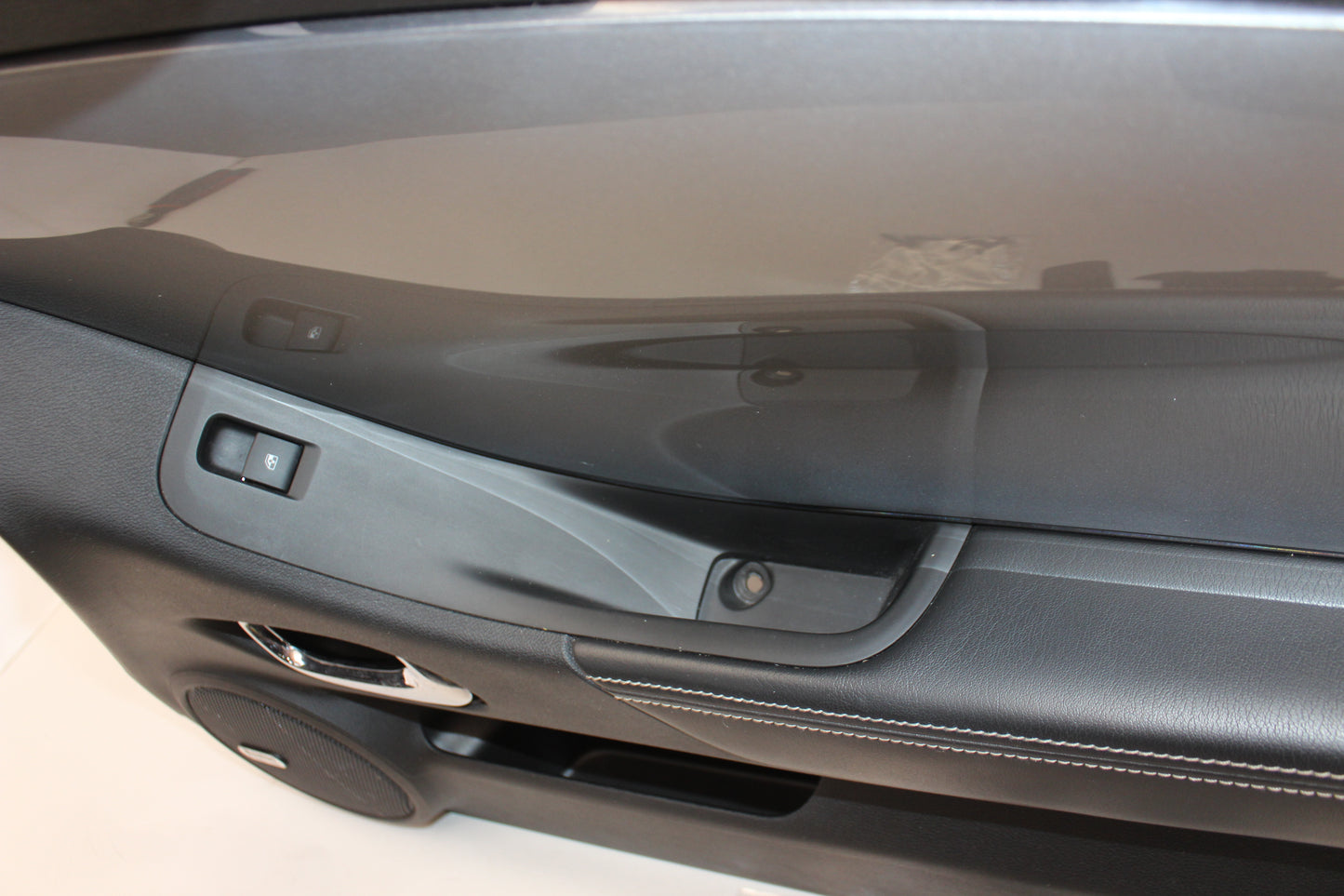 2010 Chevrolet Camaro SS Front RH Passenger Door Panel OEM - Day's Parts Yard