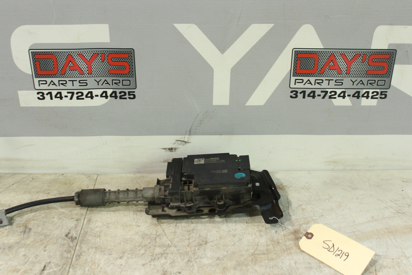 2014 Chevy SS Sedan Emergency E Brake Parking Brake Actuator 92258052 OEM - Day's Parts Yard