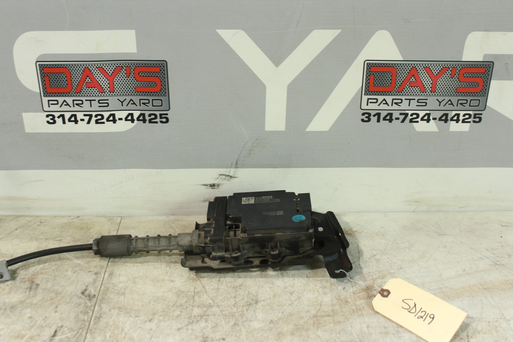 2014 Chevy SS Sedan Emergency E Brake Parking Brake Actuator 92258052 OEM - Day's Parts Yard